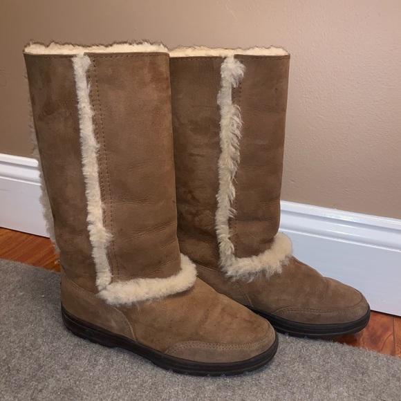 UGG Sundance Waterproof Boot - Picture 3 of 7